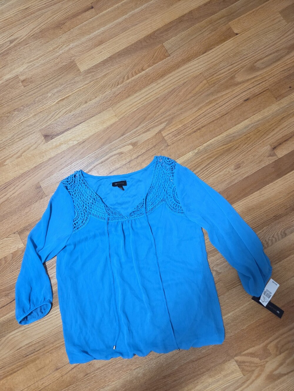 Women's turquoise blue Lace Trim V-Neck  Blouse medium